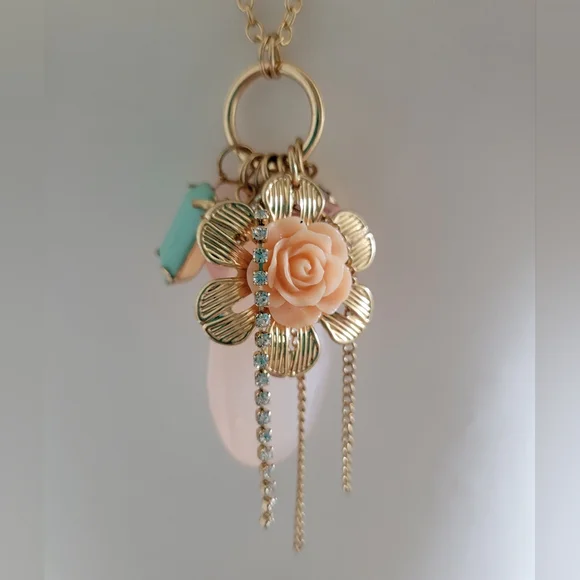 ✨️HP✨️NWT Long Elegant Gold/Pink Floral Crystal Stone Charm Statement Necklace - Picture 7 of 11
